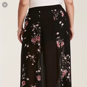 Torrid Sz 2 - Runway Collection Chiffon Maxi Skirt